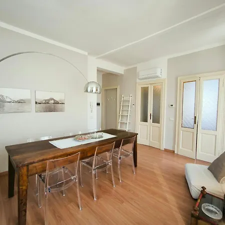 La Casa Gialla 바메노