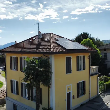 La Casa Gialla Apartment *